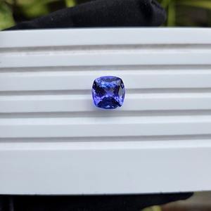 Pierre de Tanzanite Taillée en Coussin de 4,50 Carats, Gemme de Tanzanite AA, Pierre de Tanzanite Facettée Naturelle Propre aux Yeux pour la Fabrication de Bijoux - Product Image 1