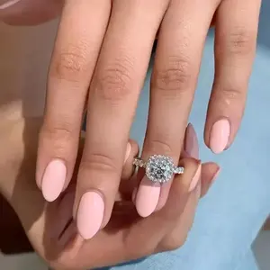 Anillo de compromiso de halo de moissanita de corte redondo de 2,4 quilates certificado elegante accesorio de boda elegante chapado en oro blanco de 14 quilates - Product Image 3