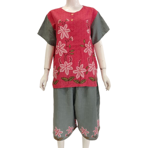 Pyjama pour femmes à manches courtes et pantalon court en rayonne de bonne qualité par Crysanta - Product Image 2