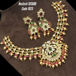 ENSEMBLE DE BIJOUX INDIENS TRADITIONNELS ET À LA MODE EN CUIVRE ENSEMBLE DE BIJOUX DE MARIAGE POUR FEMMES BOUCLES D'OREILLES ET COLLIER - Product Image 1