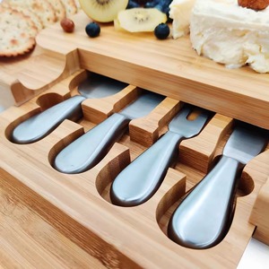 Zarif tasarım ahşap doğrama tahtaları ile bıçaklar toptan özelleştirilebilir doğrama blokları hizmet düşük fiyata kullanın - Product Image 5