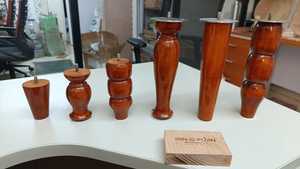 ขาเฟอร์นิเจอร์ไม้วอลนัทแข็งแบบคลาสสิกพร้อมล้อลูกล้อสำหรับโครงการ DIY สำหรับรับประทานอาหารโซฟาโซฟาเตียงนอนตู้