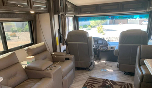 Autocaravana Usada al por Mayor Fleetwood Pace Arrow de 40 pies, Color Personalizado Disponible, Bajo Kilometraje, Interior Espacioso de Aluminio y Acero - Product Image 2