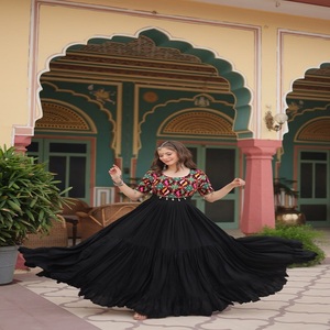 ชุดคลุม anarkali พิมพ์ลายเรยอนบริสุทธิ์จากแบรนด์ล่าสุด - Product Image 1