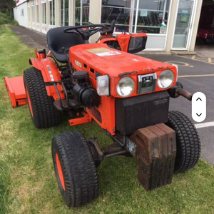 Tractor rojo con brazo excavador y cuchilla frontal, transmisión por engranajes, tractor de jardín multifuncional - Product Image 6