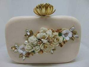 กระเป๋าคลัทช์เรซิ่นแฟชั่นงานแฮนด์เมด ดีไซน์เฉพาะตัว เป็นมิตรกับสิ่งแวดล้อม คุณภาพพรีเมียม สินค้ามาใหม่ รูปทรงกระเป๋าถือสำหรับออกงานกลางคืน - Product Image 3