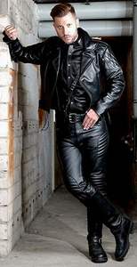 Combinaison de moto de course en cuir de haute qualité avec logo personnalisé, vêtements de sport coupe-vent avec options de couleur personnalisées - Product Image 3