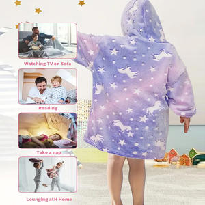 Mantas con Capucha Personalizadas con Diseño Sublimado, Material 100% Poliéster que Brilla en la Oscuridad - Product Image 6