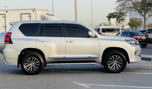 Occasion 2018 pour Toyota Prado VX de GCC avec pneus R20 Sièges en cuir Régulateur de vitesse ACC Entraînement AWD Euro6 Emission - Product Image 4