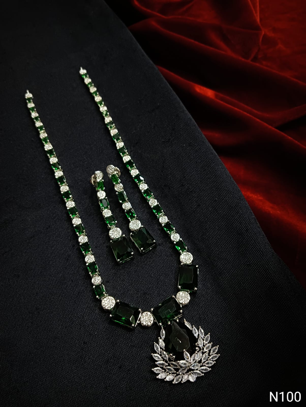 สีเขียว