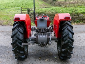 Tracteur à roues neuf Massey Ferguson 135 35 CV 2021 4x4/2x4 avec moteur de 40 à 100 CV, pompe et boîte de vitesses, composants essentiels, transmission 4x4 - Product Image 3