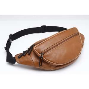 Riñonera de cuero marrón elegante para mujer, riñonera de cuero de hombro de diseñador compacto para vacaciones y aspecto de viaje - Product Image 4