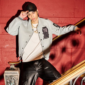 Chaqueta Bomber de Cuero Genuino para Hombre Avirex Premium, Chaqueta Varsity de Invierno de Alta Calidad, Chaqueta de Cuero Personalizada de Lujo para Streetwear - Product Image 5