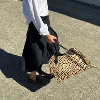 Sac fourre-tout pour femme avec fourrure élégante en cuir de vachette fait à la main en cuir véritable Logo motif sac à bandoulière pour voyage