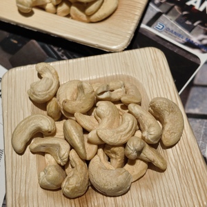 Competitive Price Africa <b>Cashew</b> <b>Nut</b> W450 Grade Organic With USDA/EU Certification Vacuum Packed Peeled for Food Processing - Product Image 3
