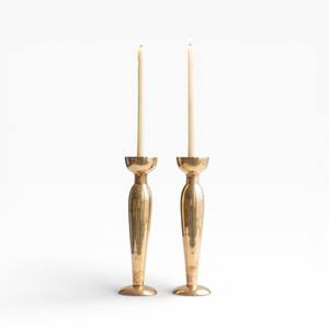 Collection de bougeoirs hauts en cuivre faits à la main avec des tiges fines et une forme élégante d'inspiration vintage - Product Image 6