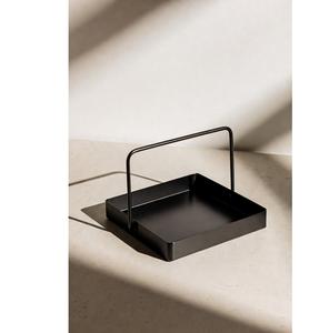 Bandeja Decorativa de Metal Color Negro con Acabado Brillante, Elaborada a Mano con Metal para Servir en Bodas con Estilo y Refinamiento - Product Image 6