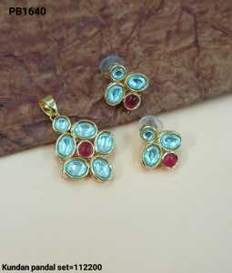 Fleur élégant Kundan & Drop traditionnel plaqué or pendentif collier ensemble correspondant boucle d'oreille sans chaîne pendentif collier ensemble - Product Image 2