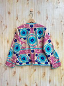 Manteau de veste Suzani brodé à la main en coton indien pour femmes vêtements d'hiver décontractés avec décoration de boutons idée cadeau de demoiselle d'honneur - Product Image 5