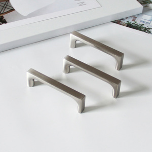 Tiradores Modernos de Aleación de Zinc para Gabinetes y Cajones, Acabado Níquel Cepillado, Herrajes para Muebles TRACLAP ZL3500-1, Rectangulares y Duraderos para Cocina - Product Image 3