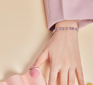 Pulsera de Fiesta con Corte Esmeralda Radiante y Colorido, Pulsera Floral de Moissanita, Diamante y Zafiro en Oro Blanco - Product Image 3