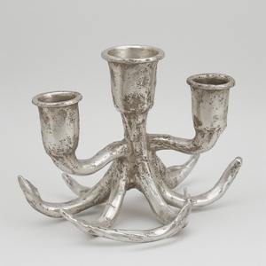 Portavelas de cuerno de aluminio elegante con acabado de pátina mate artesanal hecho a mano que ofrece acento decorativo para interiores - Product Image 3