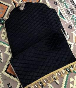 Alfombra de Oración de Seda Premium, Textura Suave y Lujosa, Diseño Ligero y Cómodo para el Namaz Diario, Uso en el Hogar, Mezquita y Viajes - Product Image 3
