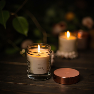 Vela Aromática Premium de Cera de Soya Orgánica con Aceites Esenciales de Lavanda, Árbol de Té y Menta para Alivio del Estrés y Relajación - Product Image 3