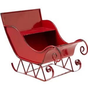 Traîneau en métal rouge au design élégant pour décor de Noël pour décor de table Traîneau de Noël en métal vintage - Product Image 1