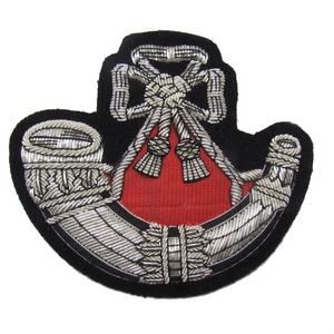 Insignia bordada de la Banda Naval Sueca, Marinens Musikkår, con hilo de oro sobre un fondo azul - Product Image 1