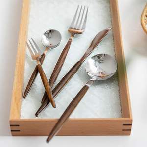 Juego de Cubiertos de Acero Inoxidable de Alta Gama con Mango de Madera, Diseñado para Comedores de Lujo, Hoteles, Fiestas y Celebraciones - Product Image 1