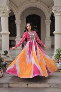 Vestido Bandhej de Diseñador con Bordado Gamthi y Trabajo de Espejos, Colección Navratri - Product Image 6