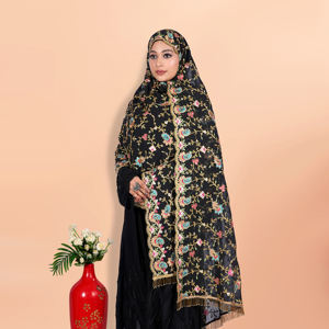 Hiyab de Georgette Premium con Bordado Enriquecido y Trabajo de Lentejuelas con Cuentas, Borde de Encaje Latkan para Ocasiones Especiales - Product Image 3