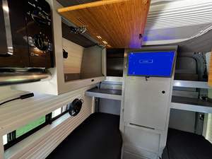 Conversión de Camioneta Sprinter 2500 4x4 2022 a Camper Personalizado, Turbodiésel V6, Tracción en las 4 Ruedas, Carrocería de Techo Alto - Product Image 5