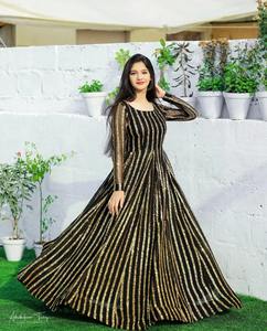 Dernier cri élégant Lehenga Choli Premium Broderie florale en fausse fourrure Longueur au sol Manches longues Fête Mariage Porter Femmes - Product Image 3