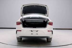 2023 E 3 Chuxing-White Interior Blanco, EV con Tracción en las Cuatro Ruedas, Autonomía de 501-600 km, Motor de 300KW para Importación - Product Image 4