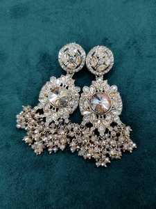 Boucles d'oreilles pendantes style ethnique en promotion, bijoux de mariage indiens pour femmes avec zircon et perles, accessoire plaqué effet ombre - Product Image 2