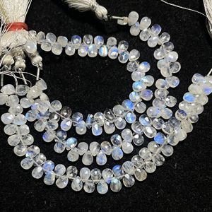 Cuentas de Briolette con forma de pera facetada de piedra lunar arcoíris, piedras preciosas blancas naturales de alta calidad, forma de almendra calibrada - Product Image 1