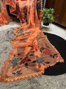 Desgaste atraente elegante Organza <span class=keywords><strong>Saree</strong></span> puro em Floral Digital Print anexado bela seqüência fronteira mão trabalho para venda