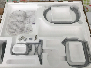 Máquina de Coser/Acolchar/Bordar Bernina 830 con Regulador de Puntada B-S-R Lista para la Venta - Product Image 2