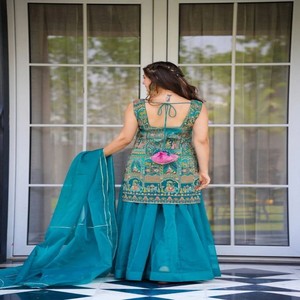 VASTRA COTTAGE Jimmy Kurta Plazzo con Estampado Digital en Organza, Dupatta de Organza, Encaje Gota Patti, Ropa Étnica de Diseñador - Product Image 5