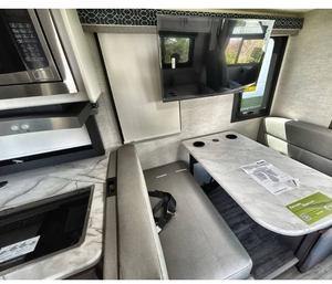 Autocaravana usada NUEVA USADA 2023 T-h-o-r F-r-e-e-dom Traveler A28 clase A con motor de gasolina - Product Image 3