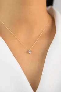 18kt Pur Or Massif Naturel Diamant Solitaire Charme Collier De Luxe Minimaliste Prong Pendentif pour les Femmes pour la Fête Porter en Gros - Product Image 3