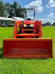 รถแทรกเตอร์ Kubota L3200 มือสอง ขับเคลื่อน 4 ล้อ พร้อมที่ตักและถัง ราคาดีที่สุด จัดส่งรวดเร็ว - Product Image 5