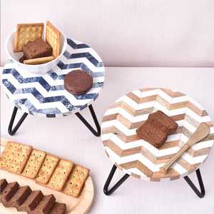 Présentoir à gâteaux de luxe en résine incrustée avec base en métal, assiette à desserts élégante pour mariages, fêtes et décoration de table moderne - Product Image 2