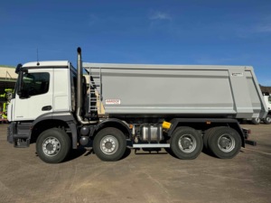 รถบรรทุกหนักเมอร์เซเดส AROCS 4145k 8x6 ยูโร 5 ดีเซล เกียร์อัตโนมัติ พวงมาลัยซ้าย 30-40 ตัน กล้องมองหลัง 360 องศา ปี 2012 - Product Image 2