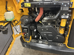 Chargeuse compacte sur pneus JCB 175eco d'occasion, diesel, jaune, avec moteur et pompe, moteur économe en carburant, état parfait, à vendre - Product Image 4