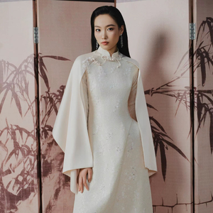 Obtenga este traje tradicional vietnamita para las fiestas de Tet, que presenta un elegante ao dai de alta calidad y un MOQ bajo. - Product Image 1