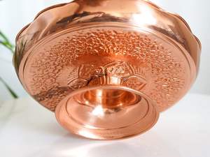 Bol à fruits classique en laiton poli martelé, forme ronde, pour mélanger les aliments, servir et présenter sur table royale - Product Image 5