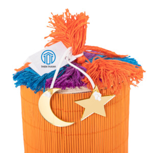 Panier-cadeau en bambou avec couvercle et décoration de gland Boîte-cadeau ronde écologique fabriquée à la main adaptée aux cadeaux de bonbons ou de décoration - Product Image 4